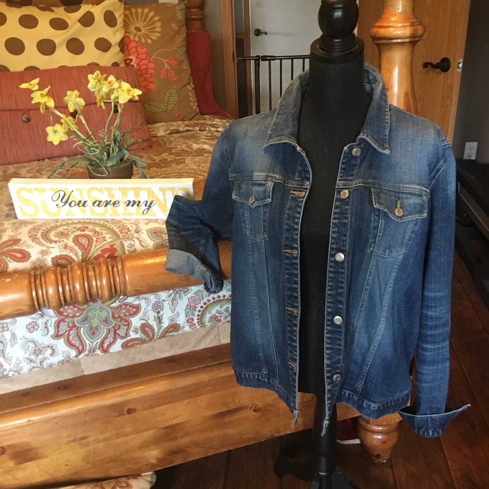 Women’s Old Navy Maternity jean jacket size XL